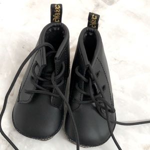 DR. MARTENS Newborn 1460 Auburn Leather Booties